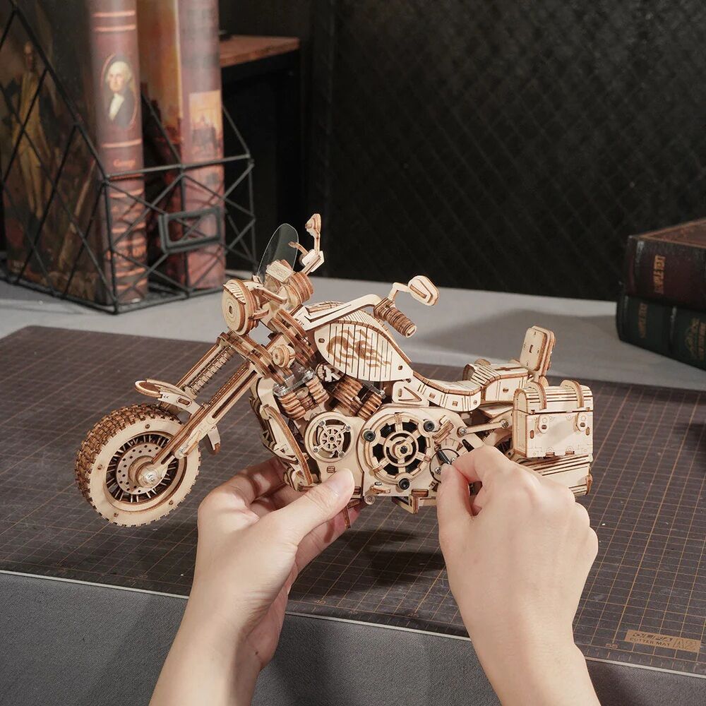RoboTime 3D drevená mechanická skladačka Motorka Cruiser – Obrázok 2